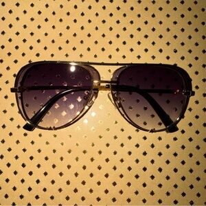 🆕 NEW Unisex UV400 Gold and Light Black Sunglasses